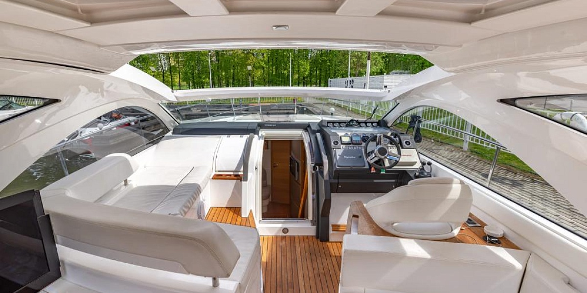 Аренда моторной яхты Fairline Targa 44 в Москве